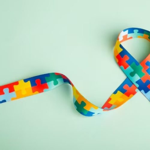 Empregada da USP terá jornada reduzida para cuidar de filho autista