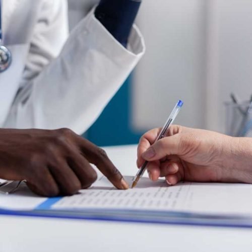 Rescisão unilateral de plano de saúde empresarial com menos de 30 pessoas exige motivação idônea