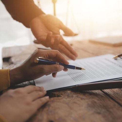 Seguradora não é obrigada a indenizar, mesmo sem notificação prévia, quando há inadimplência prolongada por parte do segurado