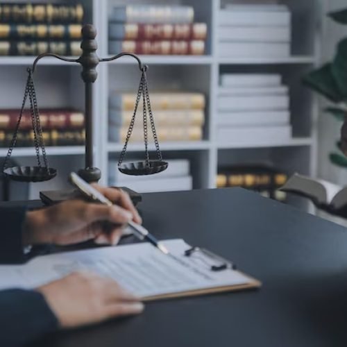 TRT-2 mantém vínculo empregatício entre advogado e escritório após reclamação ao STF